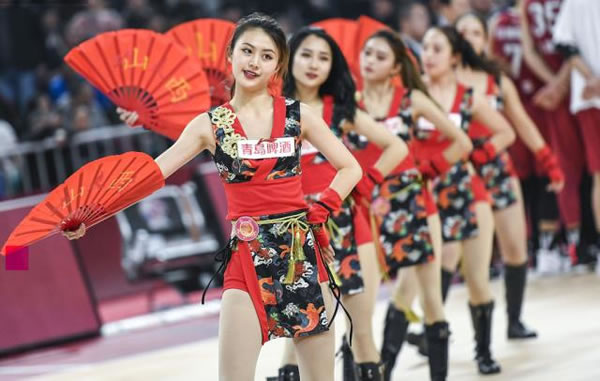 暴脾气💥多位媒体人：杜兰大闹国家队更衣室 揪主帅衣领J罗倒地